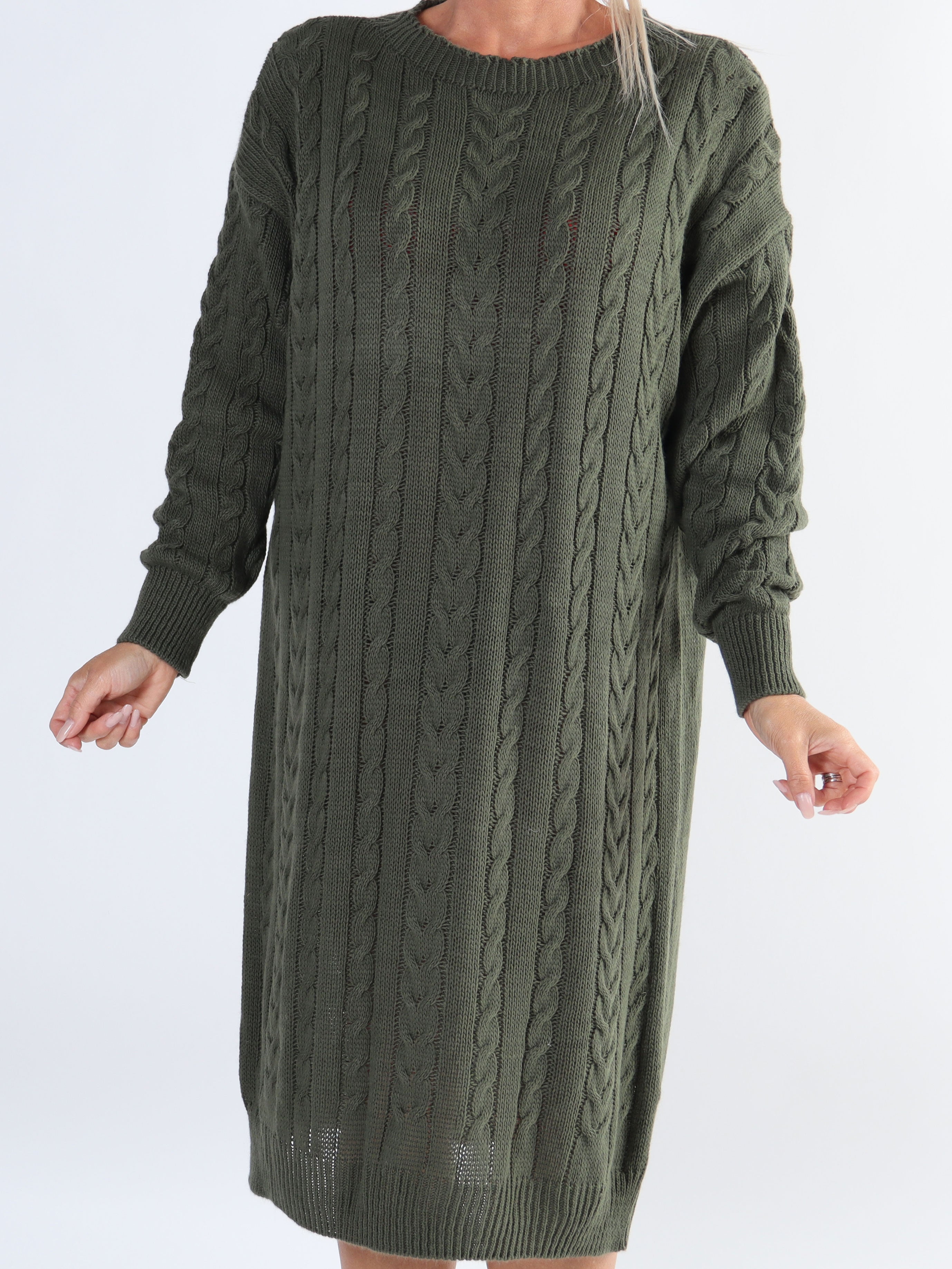 Karolina - Lång plus size klänning med kabelstickning